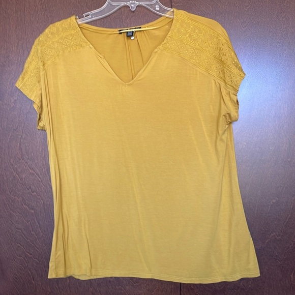 Cable & Gauge Tops - Yellow Tee shirt